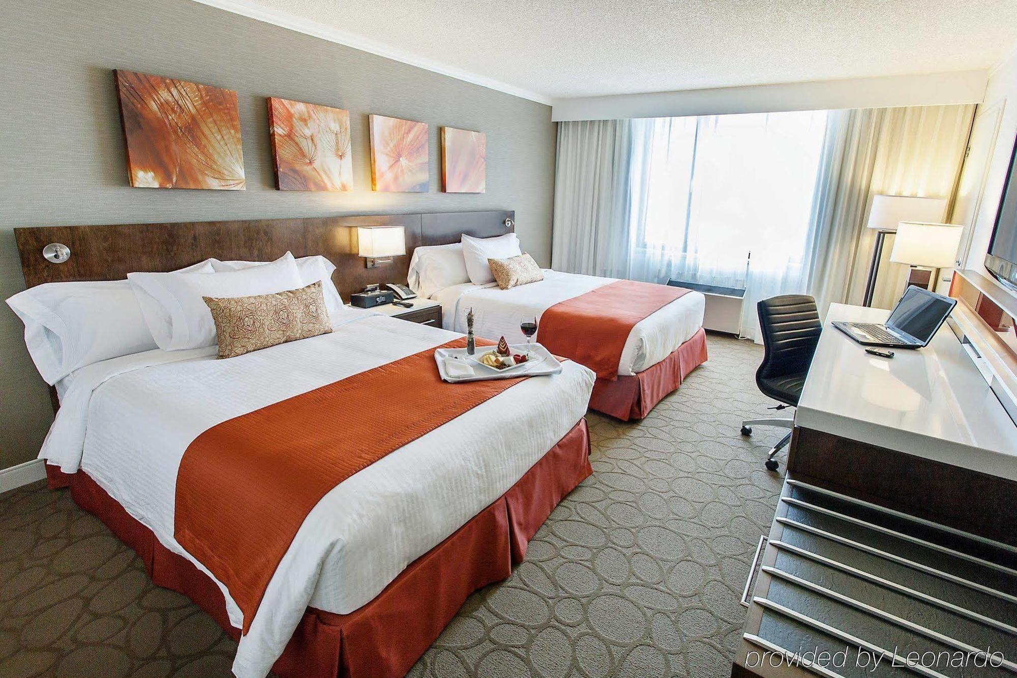 Delta Hotels By Marriott Saguenay Conference Centre Room photo